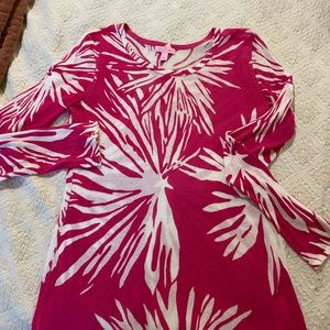 Lilly Pulitzer Bright Pink and white Sweater. Lightweight. Worn one time.